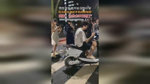 群众拍吃瓜视频,短视频里的美食盛宴